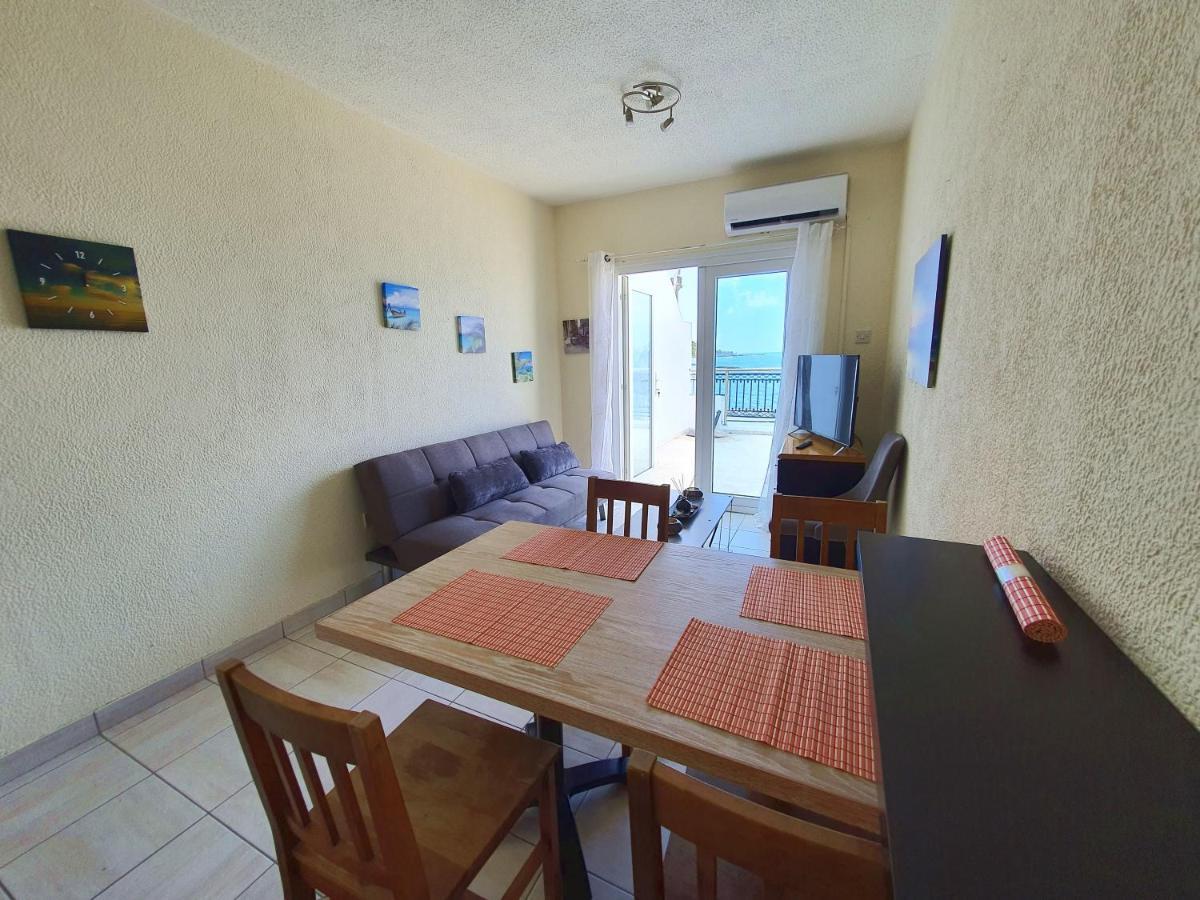 Poseidon 51 - Beachfront Two Bedroom Apartment Paphos Ngoại thất bức ảnh