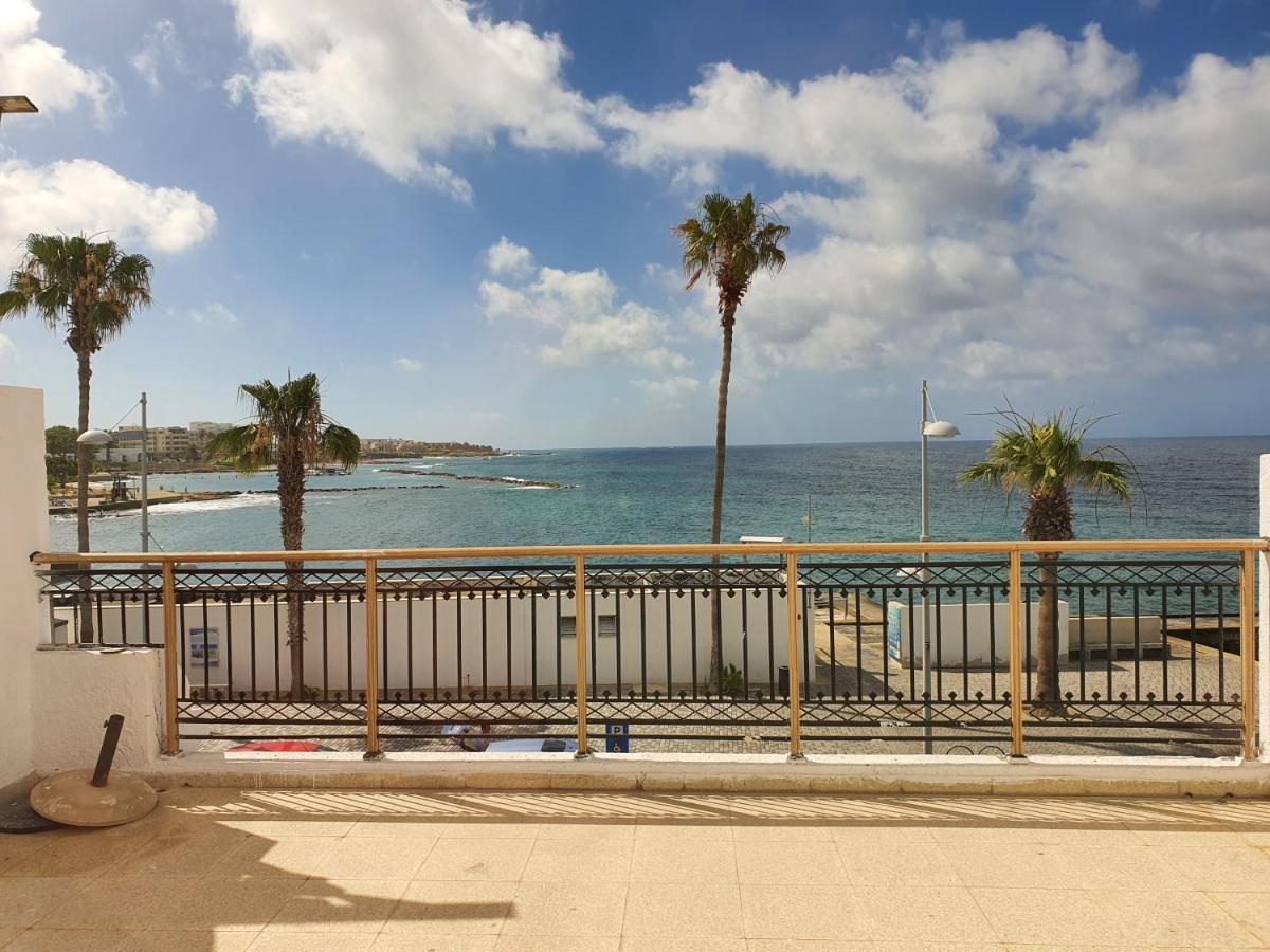 Poseidon 51 - Beachfront Two Bedroom Apartment Paphos Ngoại thất bức ảnh