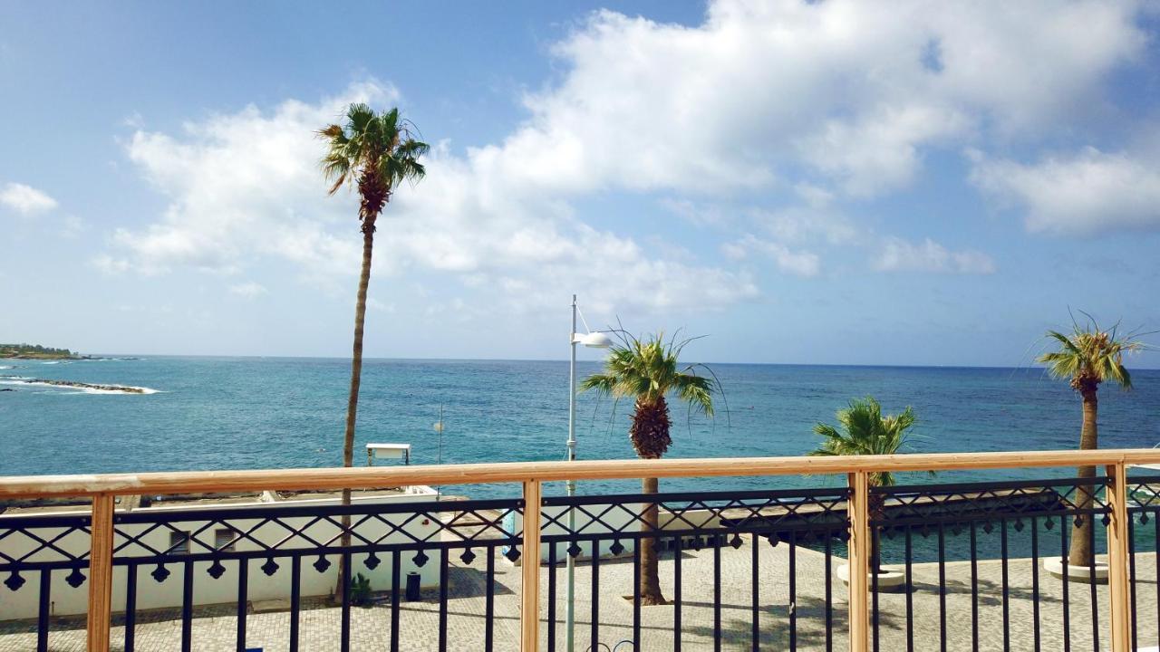 Poseidon 51 - Beachfront Two Bedroom Apartment Paphos Ngoại thất bức ảnh