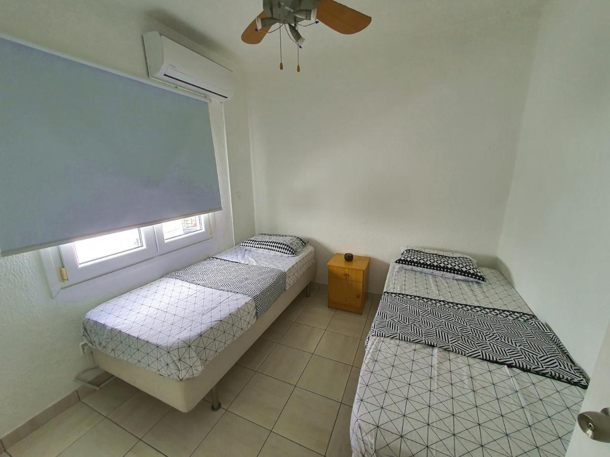 Poseidon 51 - Beachfront Two Bedroom Apartment Paphos Ngoại thất bức ảnh